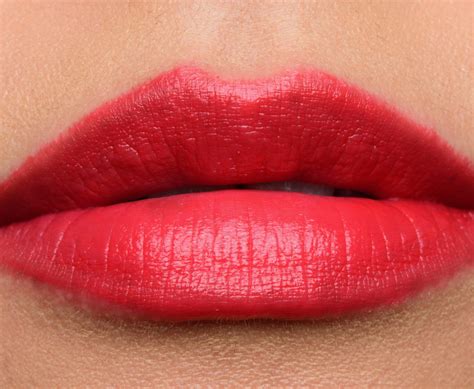 ROUGE ALLURE Luminous intense lip colour 172 .